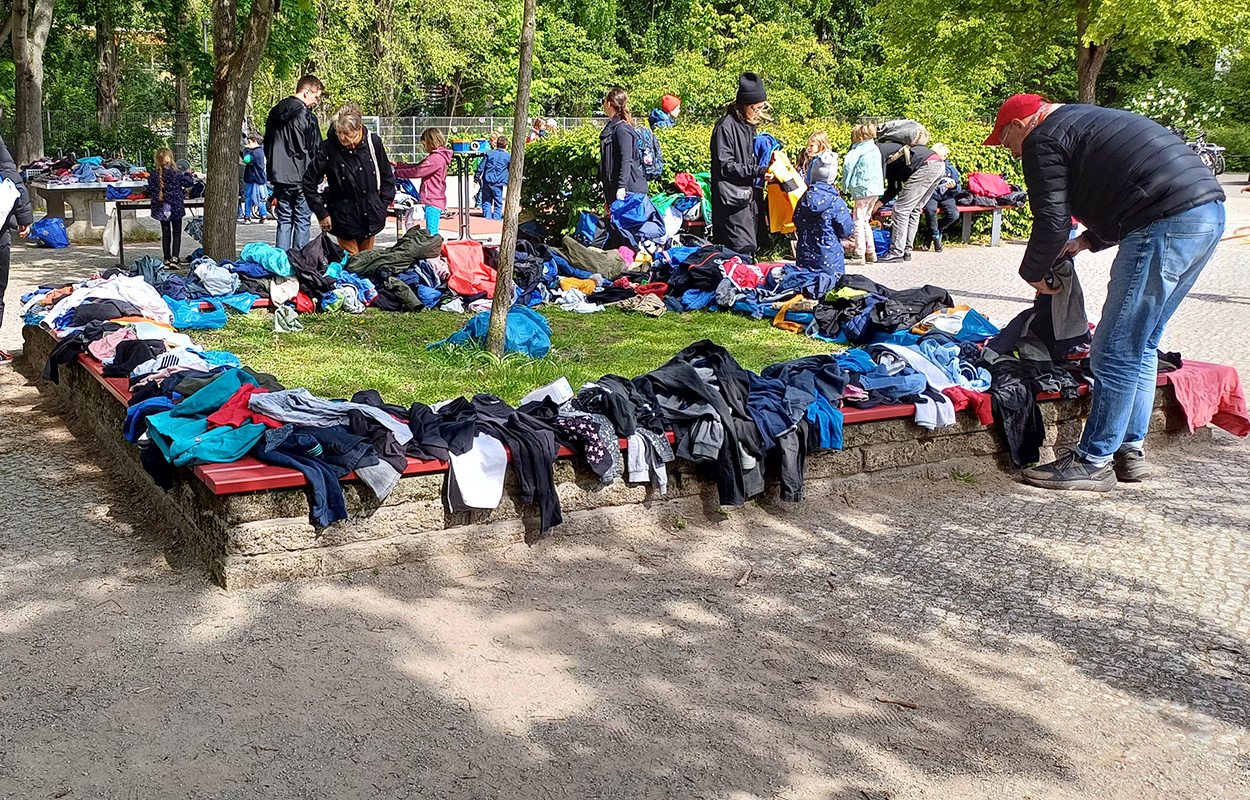 Kleiderflohmarkt Foerderverein Bouche 1250 800px